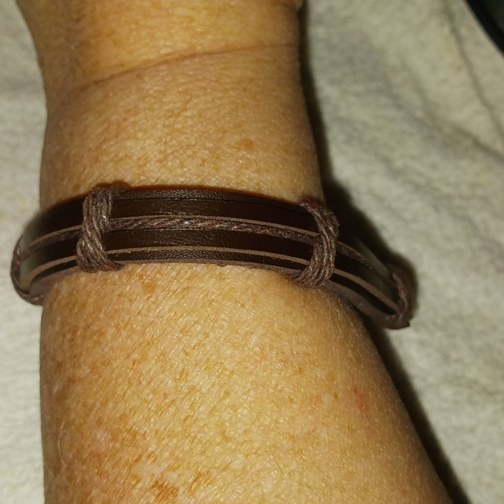 Handmade Leather Unisex Bracelet - Picture 2 of 4